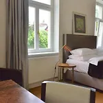 Kolonada Luxury 3 Bedroom Manes شقة *