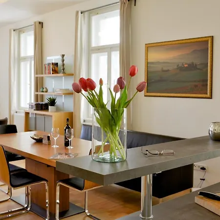 Kolonada Luxury 3 Bedroom Manes Apartment *
