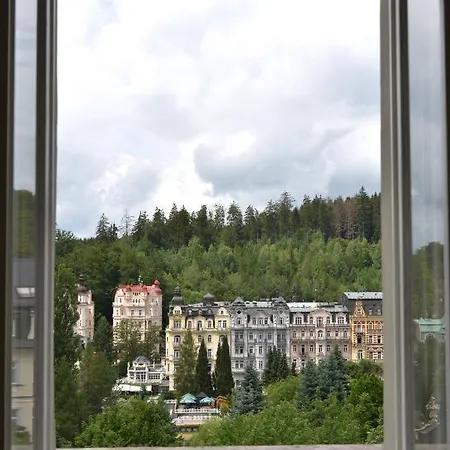 Kolonada Luxury 3 Bedroom Manes Apartment Mariánské Lázně