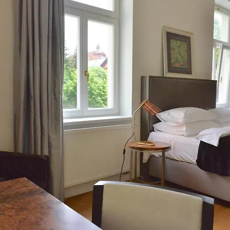 Kolonada Luxury 3 Bedroom Manes Apartment *