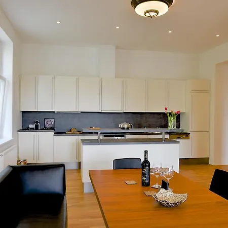Kolonada Luxury 3 Bedroom Manes Apartment *